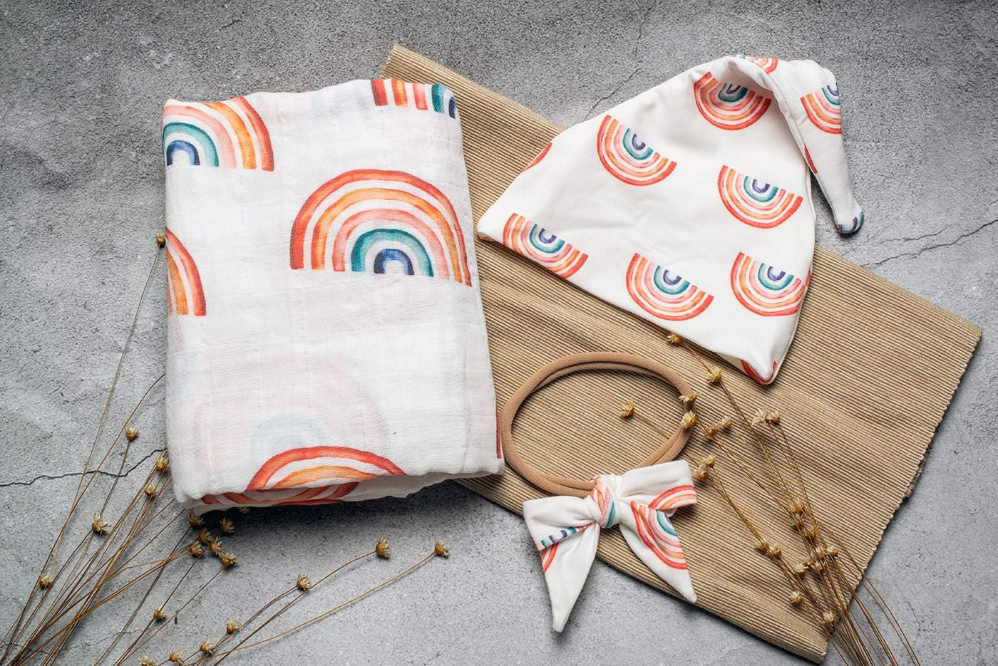 Miaoberry Organic Muslin Swaddle Blanket and Hat Set 1