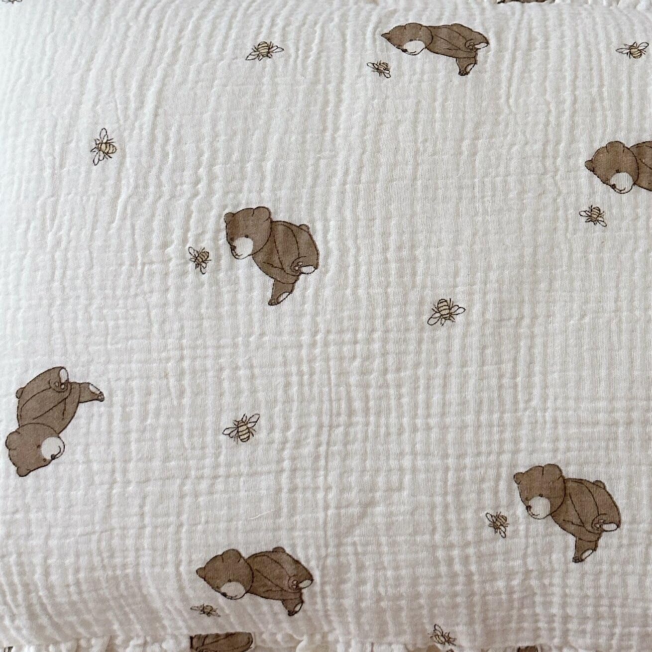 BuLuTu 47x51 Inch Muslin Cotton Baby Blanket with Bear Bee Pattern